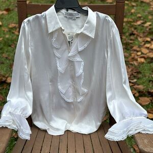 STARINGTON Vintage Size 16 Ruffle Top NWT Mint Condition
100% Silk